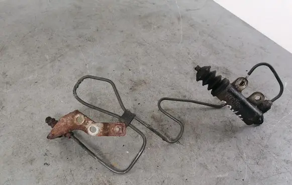 Toyota RAV 4 (XA30) Clutch master cylinder AISHI