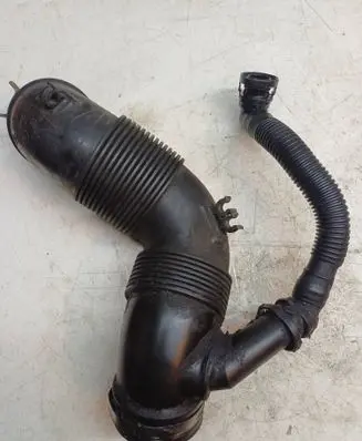 Air intake hose/pipe