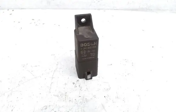 Honda CR-V Glow plug pre-heat relay 0281003056