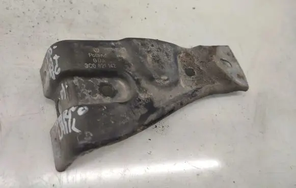 Volvo XC90 Fender mounting bracket 3C0821142