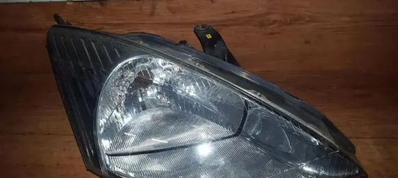 Ford Focus Headlight/headlamp xs4x13005ad xs4x-13005-ad
