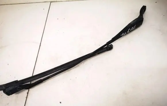Citroen Berlingo Front wiper blade arm 9682974380