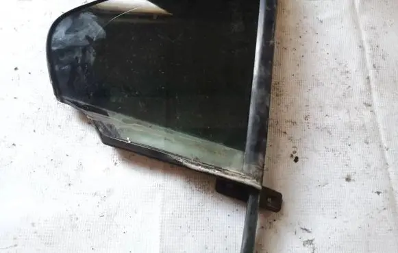 Volkswagen Jetta V Rear vent window glass as2