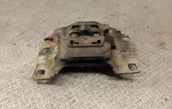 Engine mount bracket