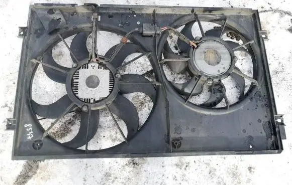 Radiator cooling fan shroud