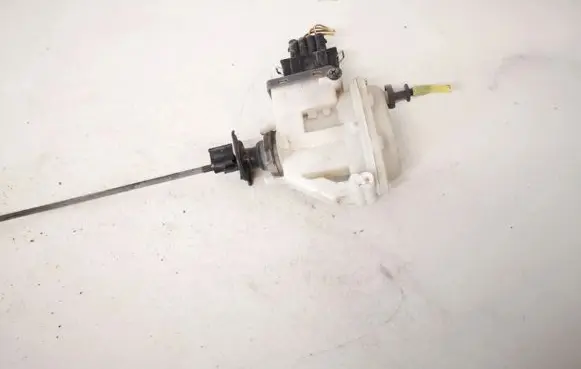 Volkswagen PASSAT B4 Central locking vacuum pump 3a0862153