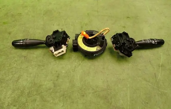 Toyota Corolla E120 E130 Wiper turn signal indicator stalk/switch 173713173738