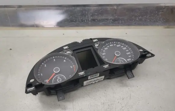 Volkswagen PASSAT CC Speedometer (instrument cluster) 3C8920970S