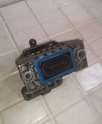 Volkswagen PASSAT B6 Engine mount bracket 1K0199262 3618372