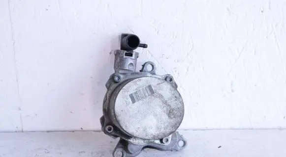 Nissan Qashqai Vacuum pump 8200845984