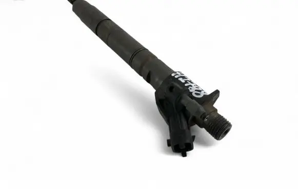 Volvo V70 Fuel injector 31303238
