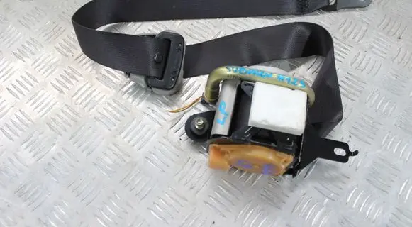 Subaru Impreza II Front seatbelt