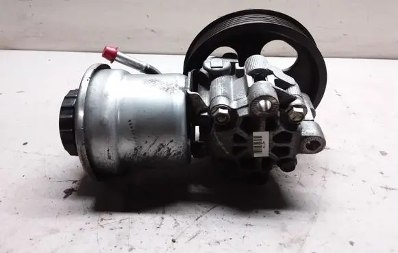 Toyota Avensis T250 Power steering pump