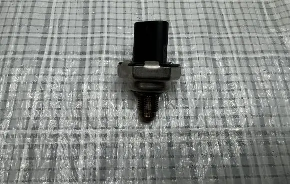 Lancia Ypsilon Fuel pressure sensor 9833185380