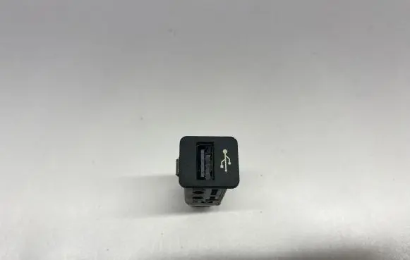 BMW 6 F12 F13 USB socket connector 9167196 61319167196