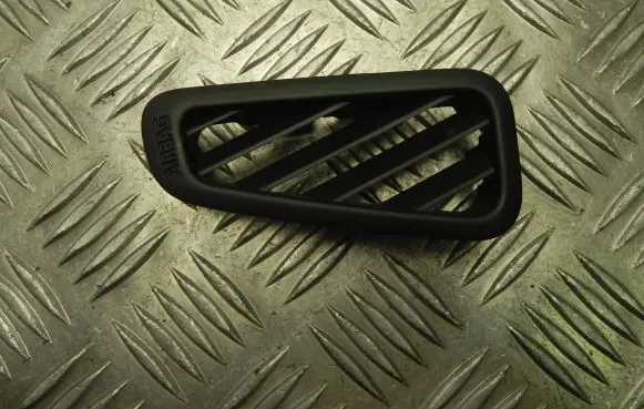 Rear air vent grill