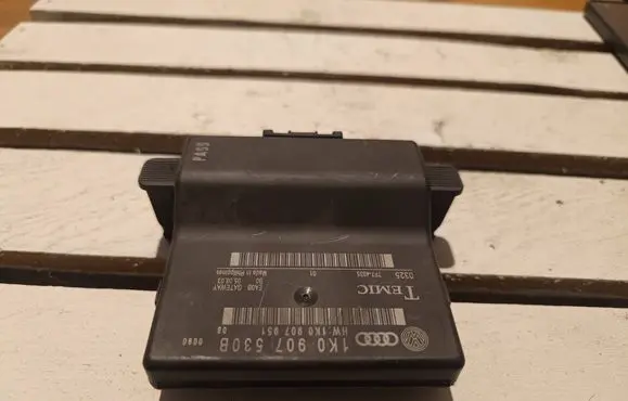 Audi A3 S3 8P Gateway control module 1K0907530B 1K0907951