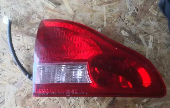 Toyota Avensis Verso Tailgate rear/tail lights 4441 7654