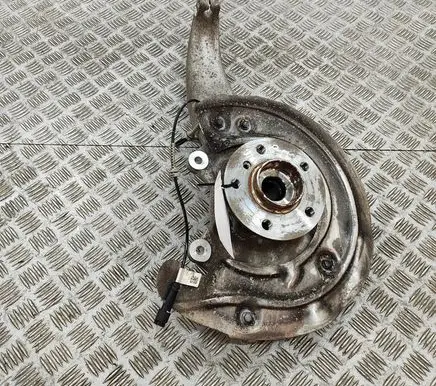 BMW iX Front wheel hub 6890574