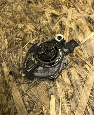 Ford C-MAX I Vacuum pump D1562C1