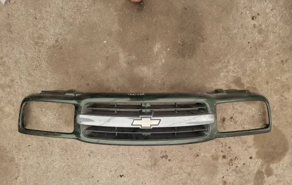 Chevrolet Tracker Front grill