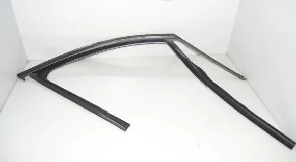 BMW 2 F46 Front door glass trim molding 7326168 51337326168