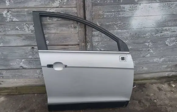 Chevrolet Captiva Front door