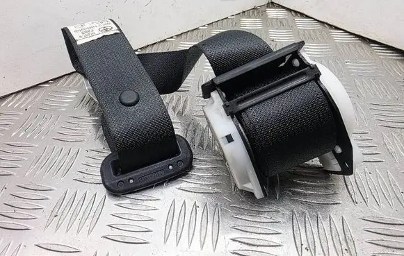 Toyota Auris E180 Rear seatbelt 7336002550