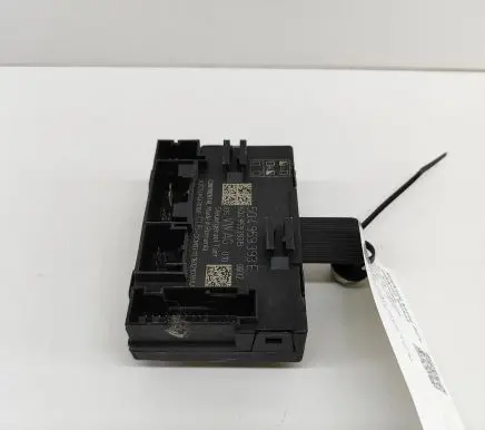Skoda Superb B8 (3V) Door control unit/module 5Q4959393E 5Q4959393B