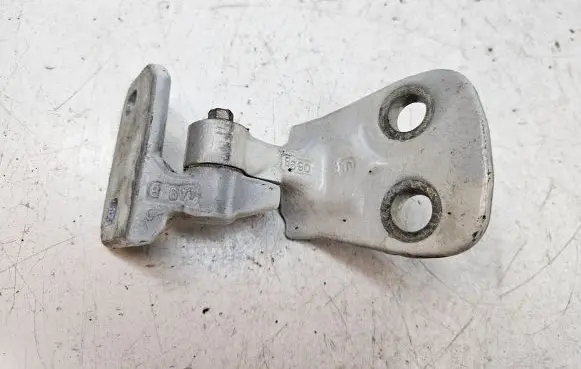 Land Rover Discovery 4 - LR4 Front door upper hinge