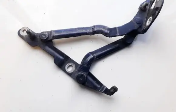 Audi A4 S4 B5 8D Tailgate/trunk/boot hinge 3B5827301