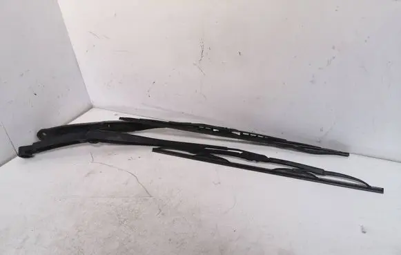 Honda Accord Front wiper blade arm 