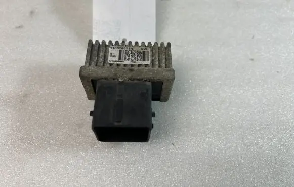 Nissan Juke I F15 Glow plug pre-heat relay 110678071R