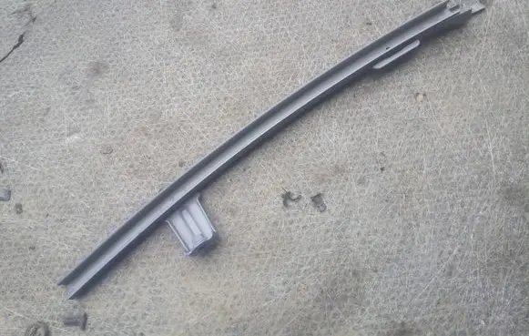 Toyota Yaris Front door windshield rail 