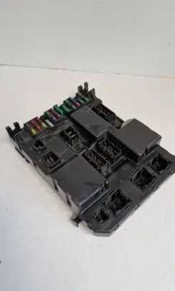 Peugeot 307 Fuse module 9651197580 9651196880A