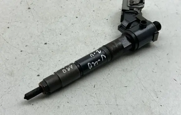 Volvo V40 Fuel injector 2370010