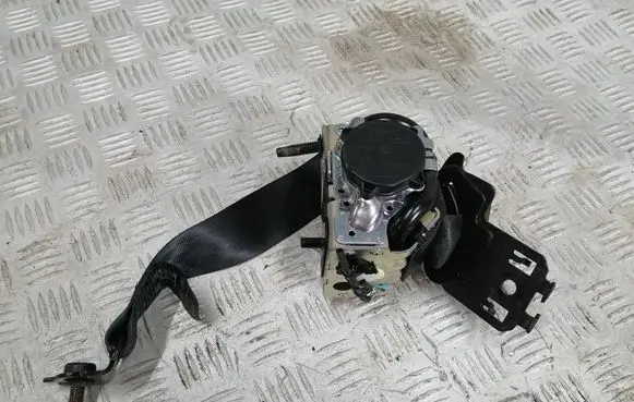 Rear seatbelt