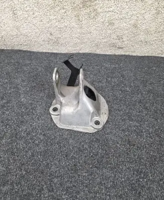 Engine mounting bracket