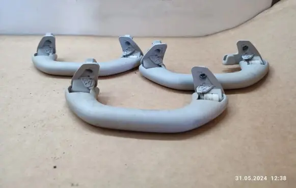 Volkswagen Tiguan A set of handles for the ceiling 