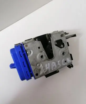 Audi A4 S4 B5 8D Rear door lock 8D0839015A