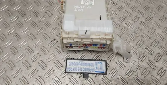 Toyota Verso Fuse module 827300F070C
