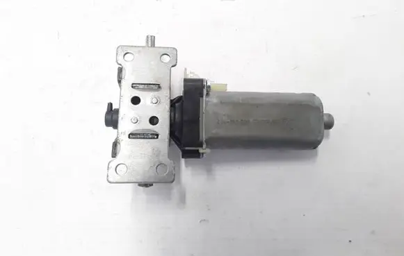 Volvo XC90 Seat adjustment motor 0390203219