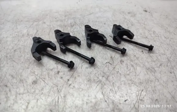 Mitsubishi L200 Fuel Injector clamp holder 
