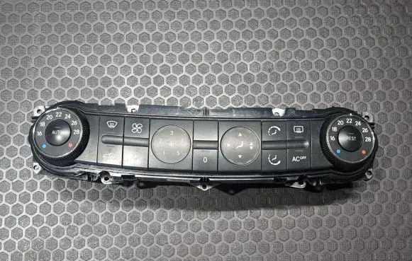 Mercedes-Benz E W211 Climate control unit 2118300190