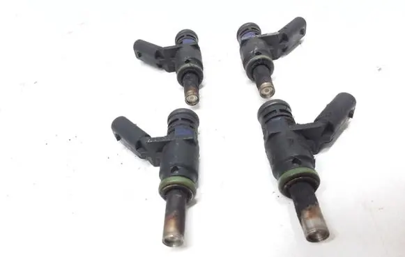 Mercedes-Benz A W169 Fuel injectors set A0000788749