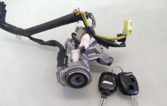 Toyota Previa (XR30, XR40) II Ignition lock 45020287