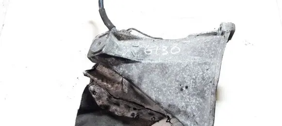 Volkswagen PASSAT B5.5 Engine mounting bracket