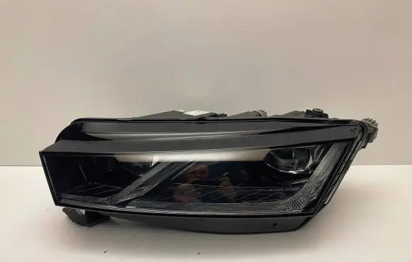 Skoda Octavia Mk4 Headlight/headlamp 5E4941015A LE18A6419 030111823300