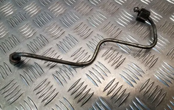 Fuel injector supply line/pipe