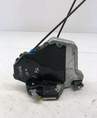 Toyota Auris E180 Front door lock